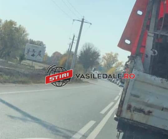 ULTIMĂ ORĂ: Impact violent în Lăpușel. Trafic blocat pe DN1C (FOTO)