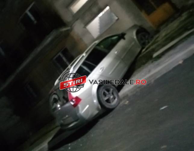 EXCLUSIV FOTO / VIDEO: Un șofer beat a intrat cu mașina în peretele unui bloc din Borșa