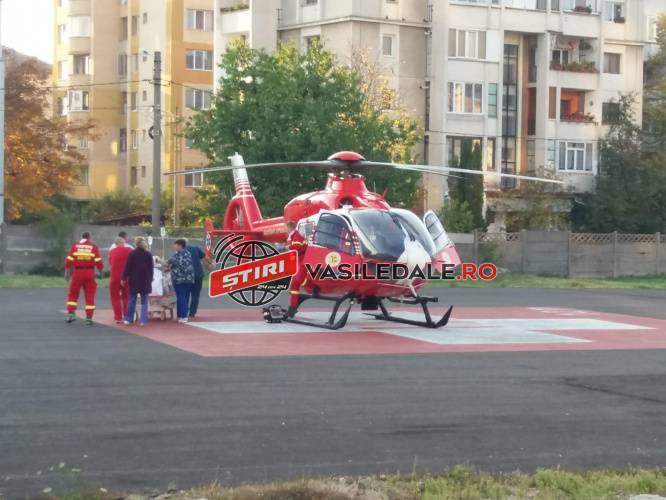 INTERVENŢIE ELICOPTER SMURD: Femeie de 75 de ani, transportată de urgenţă la Institutul Inimii (FOTO, VIDEO)