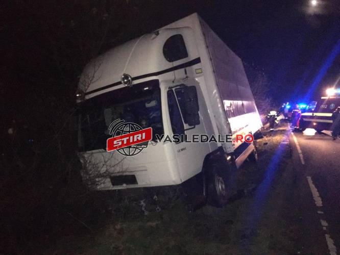 FOTO: Accident mortal între Oraşu Nou şi Vama. Un BMW s-a izbit de un camion