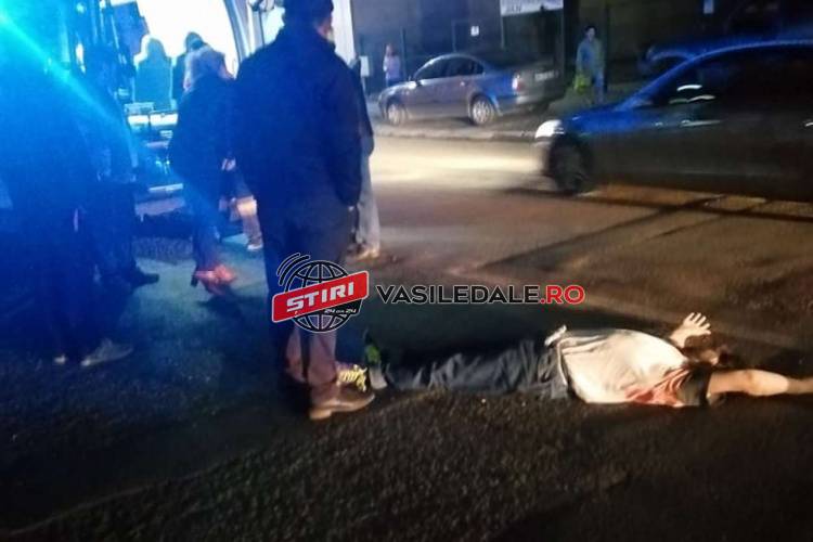 INCIDENT LA SIGHET: Un bărbat beat s-a aruncat pe jos în mijlocul unei străzi din centrul orașului și a refuzat să se ridice (FOTO)