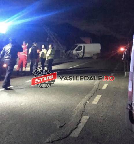 ACCIDENT GRAV: Carambol la Rona de Sus. Stâlp de electricitate rupt (FOTO/ACTUALIZARE)