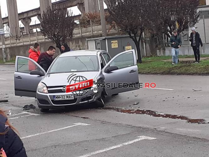 ACCIDENTE RUTIERE ÎN BAIA MARE: Un șofer a rupt cu mașina țeava de gaz de pe str. Gh. Marinescu, impact pe Luminişului (FOTO)
