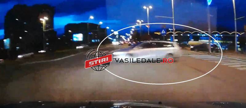 EXCLUSIV CAMERĂ BORD – JUNGLĂ ÎN TRAFICUL BĂIMĂREAN: Un șofer a evitat în ultima clipă un impact violent