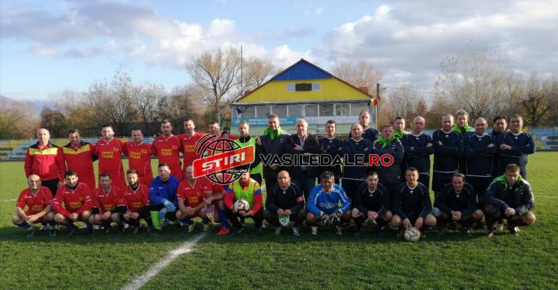 FOTBAL OLD BOYDS: Sport Team Baia Mare termină meciurile din acest an cu o victorie la Pecica – Arad