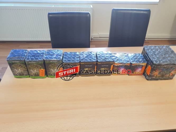 BAIA SPRIE: Artificii, pocnitori, ilegale de sărbători, ridicate de poliţişti