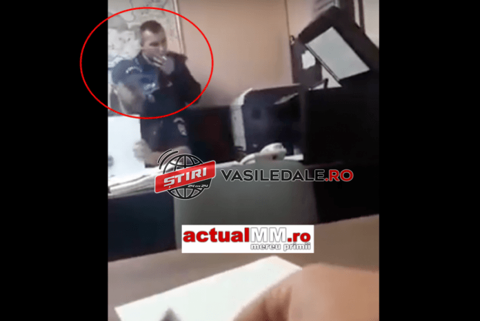 FĂRCAŞA / ACTUALIZARE: Polițist, filmat în timp ce fumează în sediul Poliției. Ce spun reprezentanţii IPJ (VIDEO)