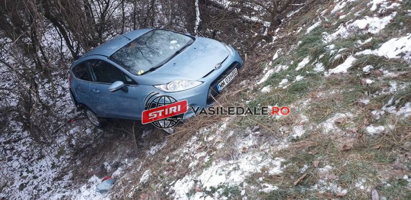 CIRCULAŢIE GREOAIE PE DRUMURILE DIN JUDEŢ: Maramureșean implicat în accident în Ungaria din cauza poleiului (FOTO)