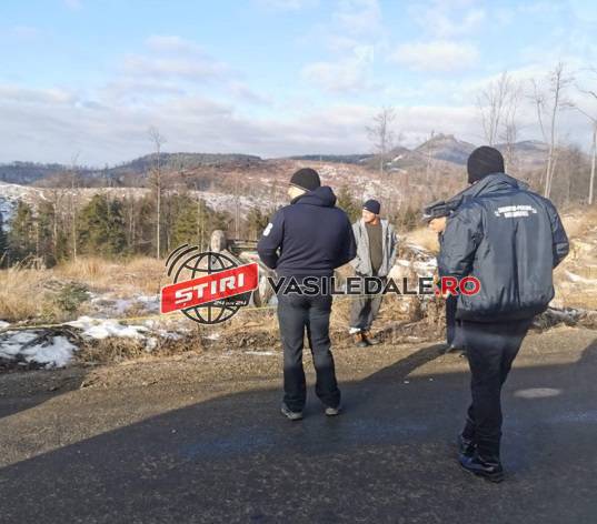 GALERIE FOTO ACTUALIZARE: Accident cu victimă încarcerată în Cavnic, în apropierea pârtiilor de schi