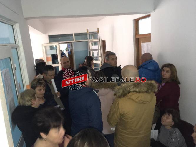 FOTO: Înghesuială la Spitalul de Recuperare din Borşa, multe persoane care vor să doneze sânge stau la rând