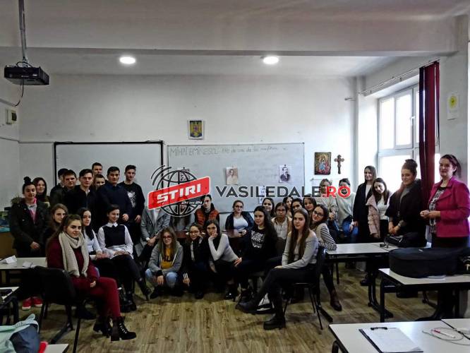 VIŞEU DE SUS: Elevii și profesorii Liceului Teoretic ,,Bogdan Vodă” l-au omagiat pe Mihai Eminescu