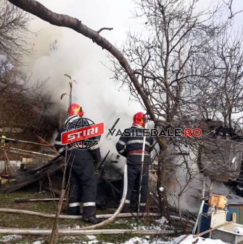 ULTIMA ORĂ: O casă de pe strada Mărului a luat foc (FOTO – ACTUALIZARE)