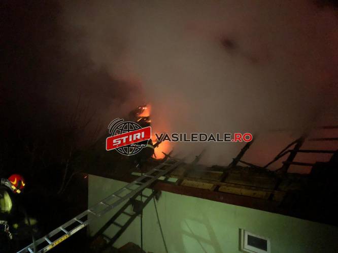 EXCLUSIV / ACTUALIZARE: Cabana dirijorului Corului Bărbătesc din Finteușu Mare a fost aprinsă. Proprietarul este socrul vicepreședintelui CJ Maramureș și tatăl directoarei Ansamblului Național Transilvania. Focul ar fi fost pus intenționat (FOTO)