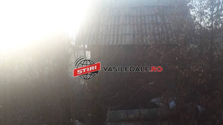 SATULUNG: Incendiu la o casă de pe uliţa cimitirului (FOTO)