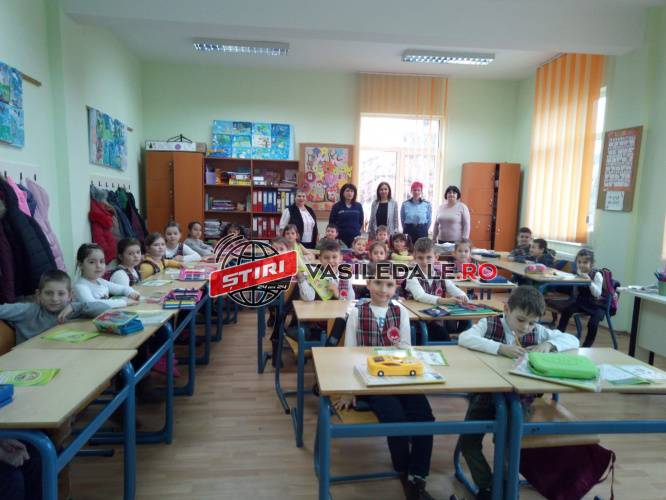 SIGURANŢA ÎN ŞCOLI: Lecţie preventivă la Tăuţii Măgherăuş