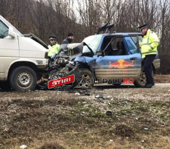 EXCLUSIV GALERIE FOTO – ACTUALIZARE / ACCIDENT MORTAL – Impact între două mașini, soldat cu decesul unui bărbat de 53 de ani