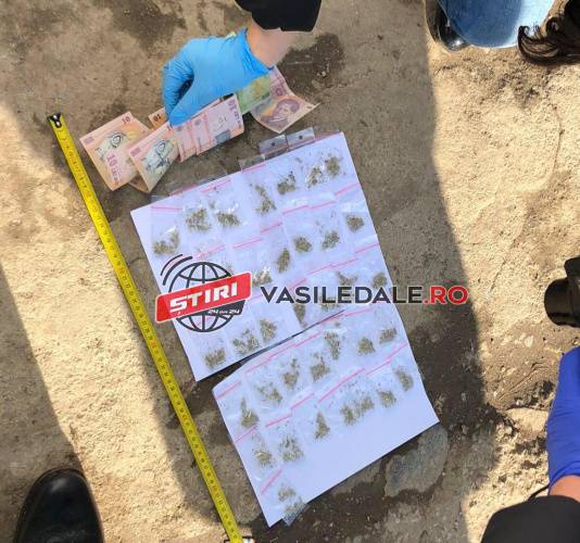 FLAGRANT: Băimăreancă, prinsă în timp ce vindea droguri