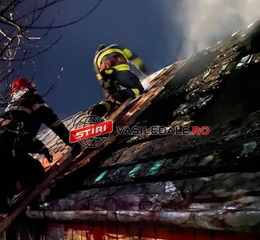 FOTO: A luat foc o casă de pe str. Pictor Lidia Agricola