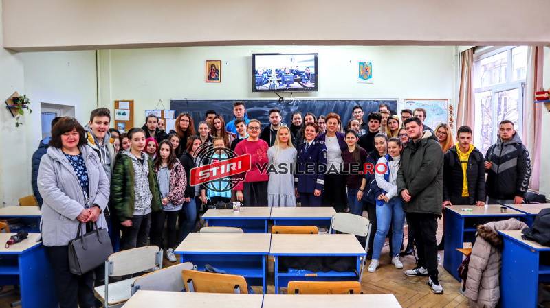 “ȘCOALA ALTEL”: Promovarea profesiei de polițist la Liceul Teoretic “Emil Racoviță” din Baia Mare