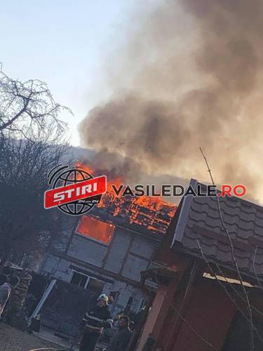 INCENDII ÎN JUDEŢ: O casă a ars ca o torţă la Vişeu de Sus, la Bocicoiel a luat foc un stâlp de electricitate (FOTO, VIDEO)