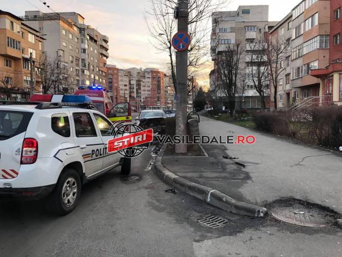 BAIA MARE / ACTUALIZARE: Impact frontal între un BMW şi un taximetru. Șoferița vinovată era beată (FOTO/video)