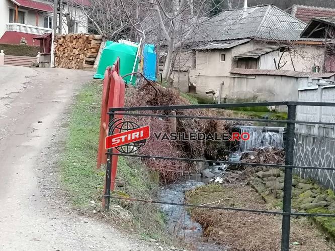 MOARTE STUPIDĂ: Rupt de beat, a căzut într-un pârâu din Săbişa, unde şi-a găsit sfârşitul
