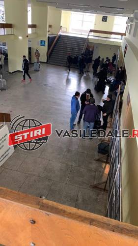 Zeci de maramureșeni din Paris au ajuns pe Aeroportul Cluj! De șase ore aşteaptă să fie duşi în carantină (VIDEO/FOTO)