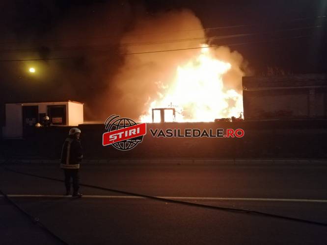 INCENDIU: A luat foc o baracă din lemn (FOTO)