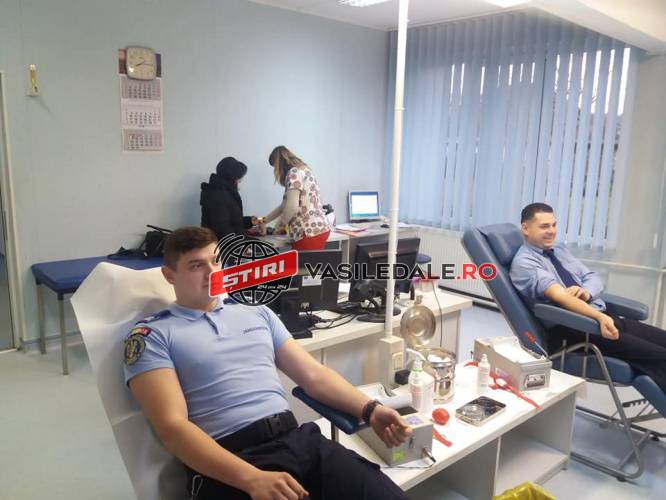 SALVEAZĂ O VIAŢĂ: Campanie de donare de sânge demarată de jandarmii maramureşeni