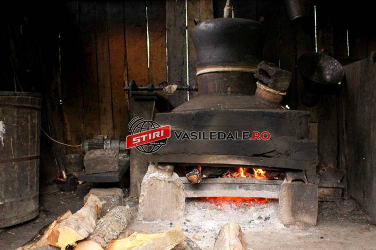 PERCHEZIŢII LA SĂLIŞTEA DE SUS: Au închis horincia unui localnic de 76 ani