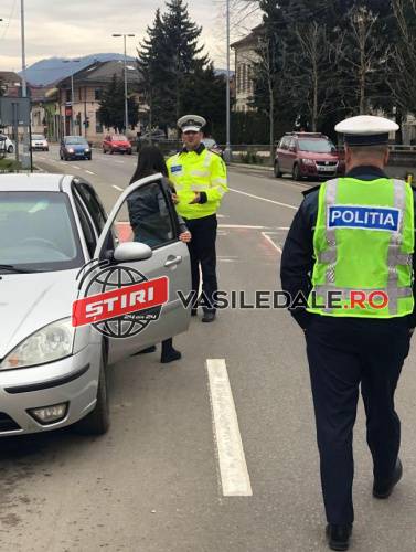 1 MARTIE: Şoferiţele, „sancţionate” cu mărţişoare de poliţiştii maramureşeni
