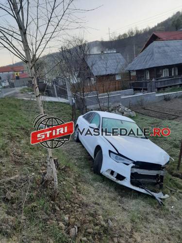 ACCIDENT ÎN VIȘEU / ACTUALIZARE: S-a ales și cu dosar penal, și cu mașina avariată (GALERIE FOTO)