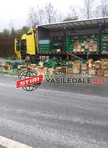 ACCIDENT PE DN 1C: TIR răsturnat pe Mesteacăn. Încărcătura nu a fost asigurată corespunzător (FOTO)