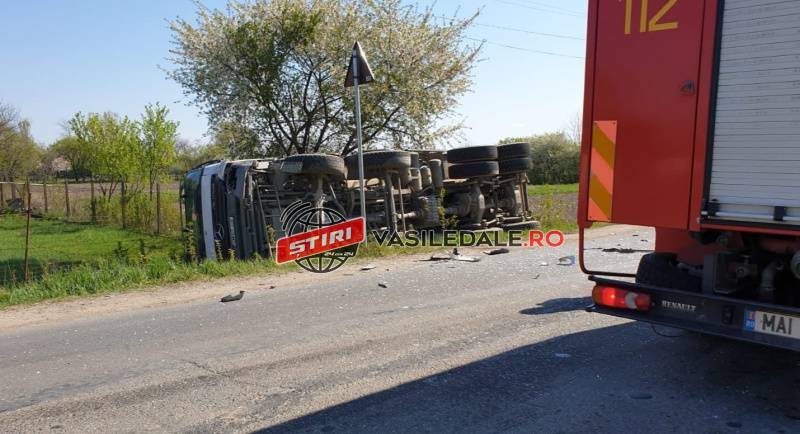 GRAV ACCIDENT RUTIER ÎN JUDEŢUL SATU MARE: Betonieră din Maramureş, impact puternic cu un camion. Şofer încarcerat (FOTO) GRAV ACCIDENT RUTIER ÎN JUDEŢUL SATU MARE: Betonieră din Maramureş, impact puternic cu un camion. Şofer încarcerat (FOTO)