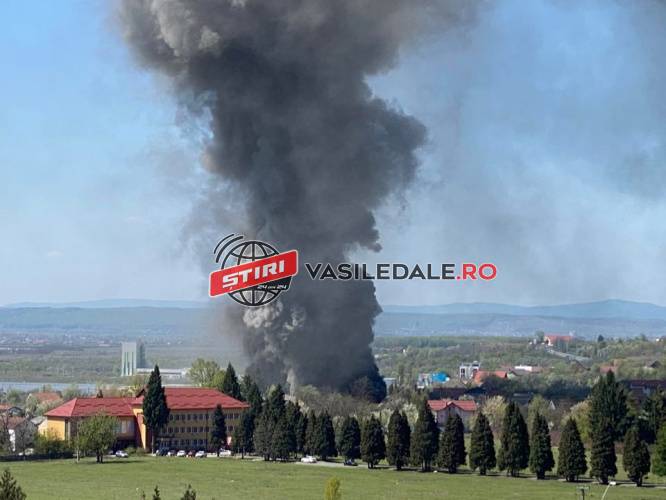 GALERIE FOTO, VIDEO: Foc puternic la un depozit de polistiren de pe strada Victoriei. Trei răniți, pagube uriașe (ACTUALIZARE) GALERIE FOTO, VIDEO: Foc puternic la un depozit de polistiren de pe strada Victoriei. Trei răniți, pagube uriașe (ACTUALIZARE)
