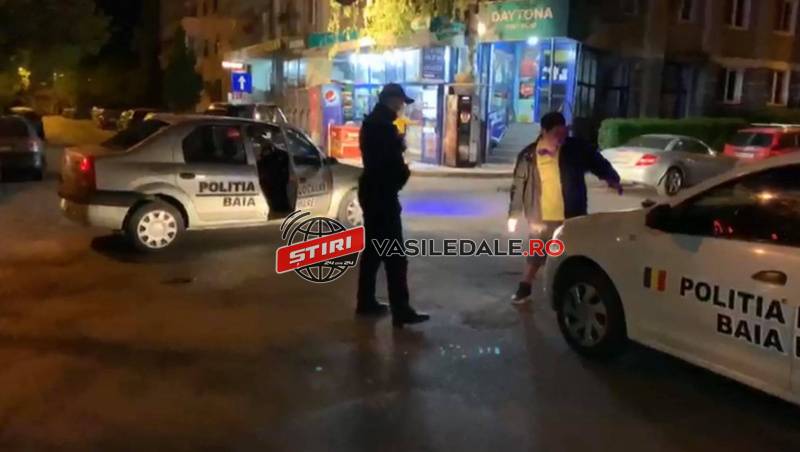 SCANDAL ÎN BAIA MARE, ÎN PLINĂ PANDEMIE: Doi băimăreni, însoţiţi de un câine, prinși de polițiștii locali. S-au plimbat jumătate de oraș pentru a-şi cumpăra ceva de băut (FOTO, VIDEO)