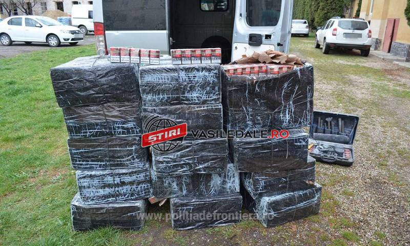 CONTRABANDĂ LA VADU IZEI: Autoturism încărcat cu 7.000 de pachete cu țigări confiscat de polițiștii de frontieră maramureșeni