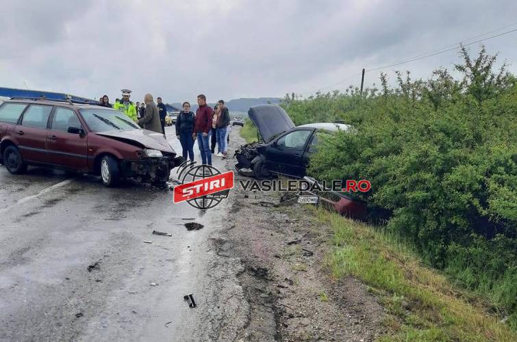 FOTO, VIDEO: Impact frontal la ieşirea din Tg. Lăpuş, în apropiere de Taparo. Şase victime