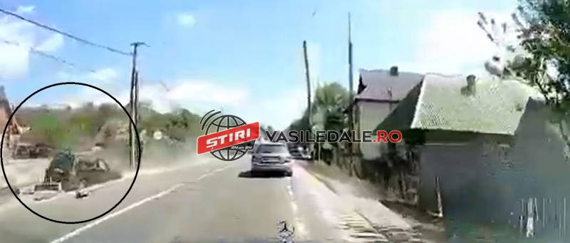 EXCLUSIV VIDEO ACCIDENT LIVE RUTIER LA RONA DE SUS: S-a izbit cu maşina de podeţul unei case. O persoană rănită