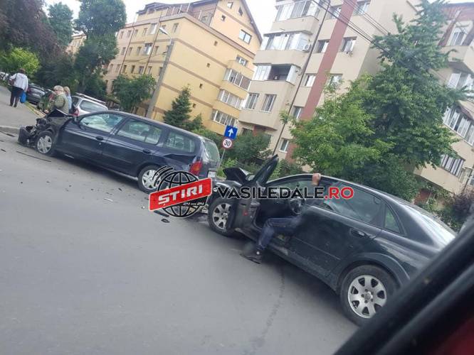 GALERIE FOTO: Coliziune pe Bd. Republicii. O victimă dusă la spital