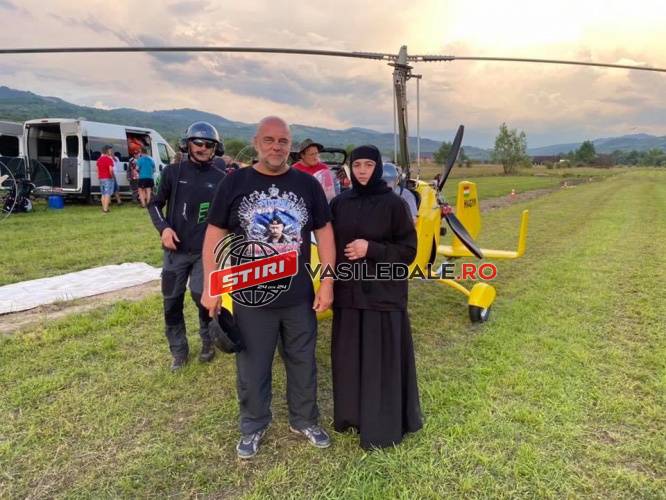 EVENIMENT INEDIT LA RONA DE SUS: O măicuţă, zbor cu gyrocopterul deasupra viitoarei Mănăstiri Carpato-Rusă (FOTO)