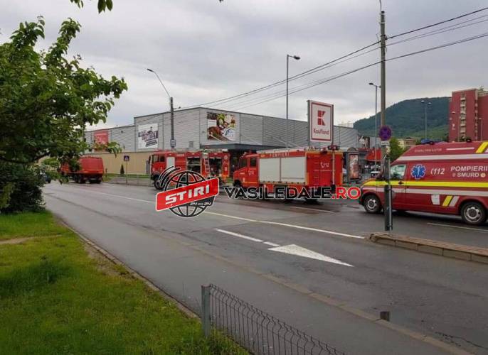 Panică In Baia Mare Foc La Kaufland De Pe Str G Cosbuc Foto Video Stiri Din Maramures Vasile Dale