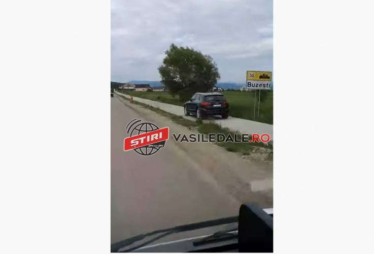VIDEO: Teribilist la volan – Depășiri extreme și goană pe trotuar la Buzeşti