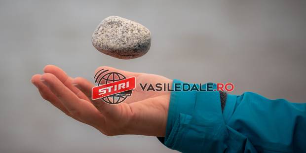 CERCETATĂ PENTRU DISTRUGERE: O femeie nervoasă a distrus geamurile Primăriei Sighetmaramures