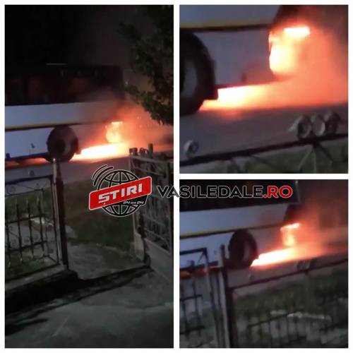 EXCLUSIV VIDEO – PANICĂ: Un autobuz cu muncitori de la Aramis a luat foc în mers la Pribilești