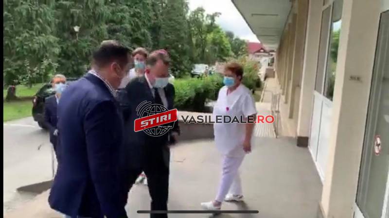 VIDEO: CA-N NORD KOREEA – Ministrul Sănătății adus pe ascuns în Maramureș. ”Dumnezeul Maramureșului”, șeful DSP Maramureș l-a ascuns de presă