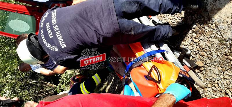 FOTO / ACTUALIZARE: Bărbat strivit sub tractor la Săliştea de Sus