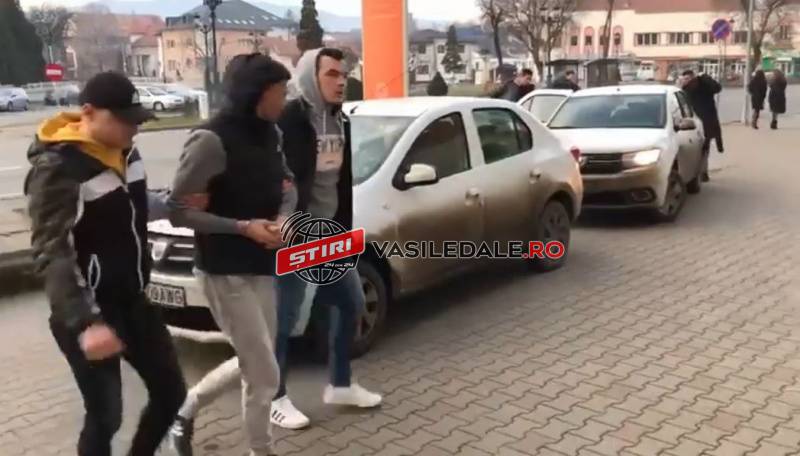 FOTO/VIDEO: SPĂRGĂTORI DE APARTAMENTE – Doi băimăreni recidiviști au fost condamnați la 15 ani de pușcărie pentru 8 „lovituri”