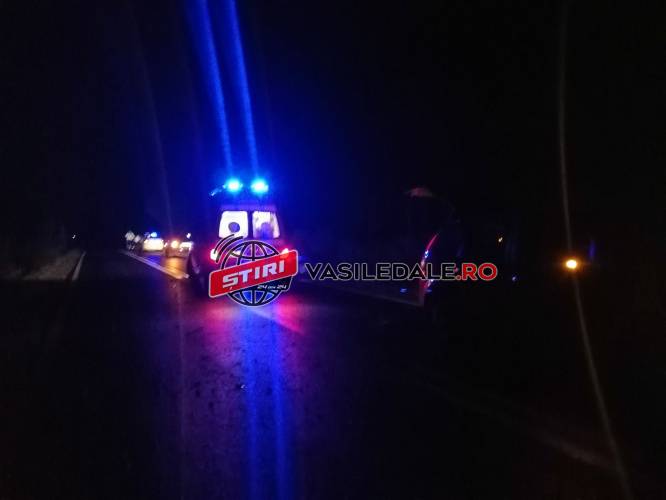 FOTO: Accident rutier produs pe DN 18B, pe fondul neadaptării vitezei la condiţiile de drum. Şoferul nu avea permis, iar autoturismul avea ITP expirat