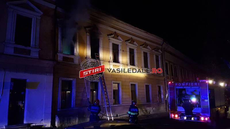FOTO/VIDEO: Apartament în flăcări în centrul municipiului Sighetu Marmației